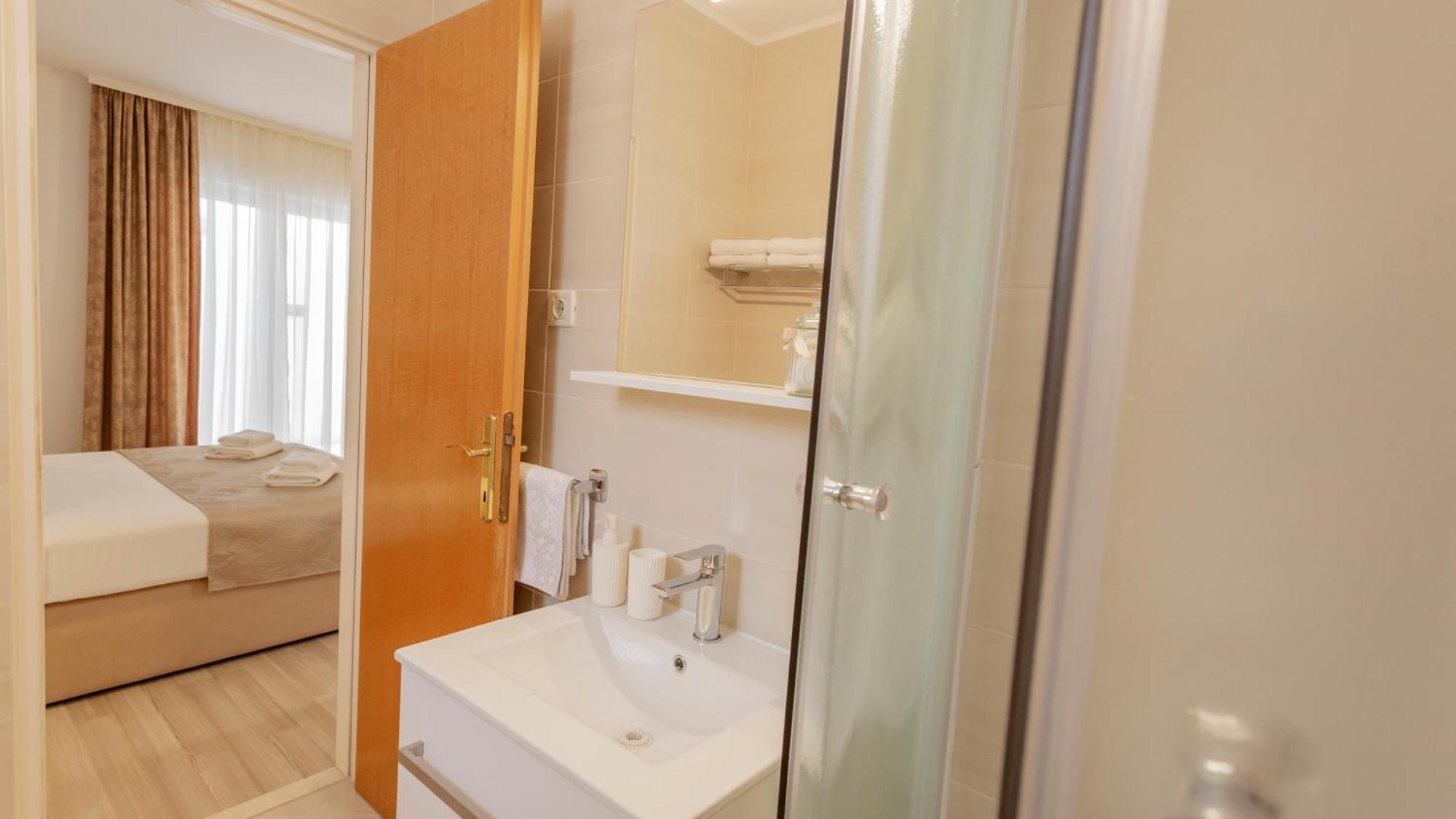 Baska Voda Apartments - Steps From The Beach, Free Parking, Central Location Exteriér fotografie