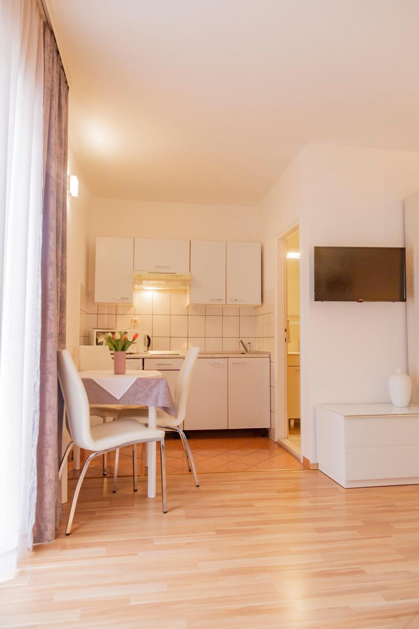 Baska Voda Apartments - Steps From The Beach, Free Parking, Central Location Exteriér fotografie
